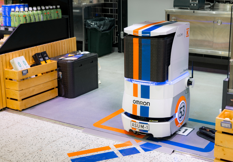 Robottikärry kuljettaa ostokset kaupasta kotiin.