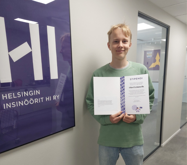 9.-luokkalainen Olavi Leinonen sai Helsingin Insinöörien rahoittaman stipendin.
