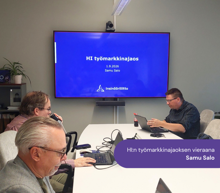 Henkilöitä Helsingin Insinöörien kokoushuoneessa, muun muassa Insinööriliiton puheenjohtaja Samu Salo kuvassa oikealla.